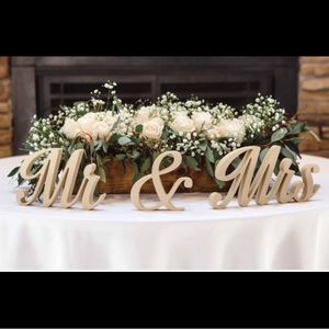 ✨Wedding “Mr. and Mrs.” Sign